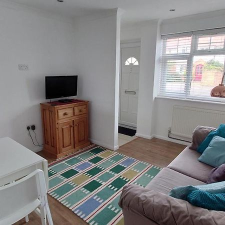 Molesey Near Hampton Court, Viking Short Stays West Molesey Экстерьер фото