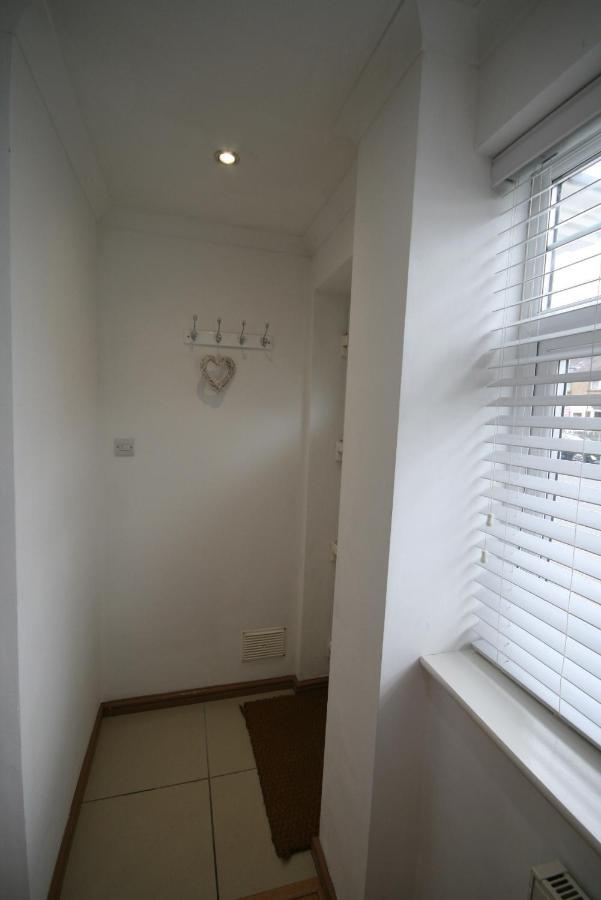 Molesey Near Hampton Court, Viking Short Stays West Molesey Экстерьер фото