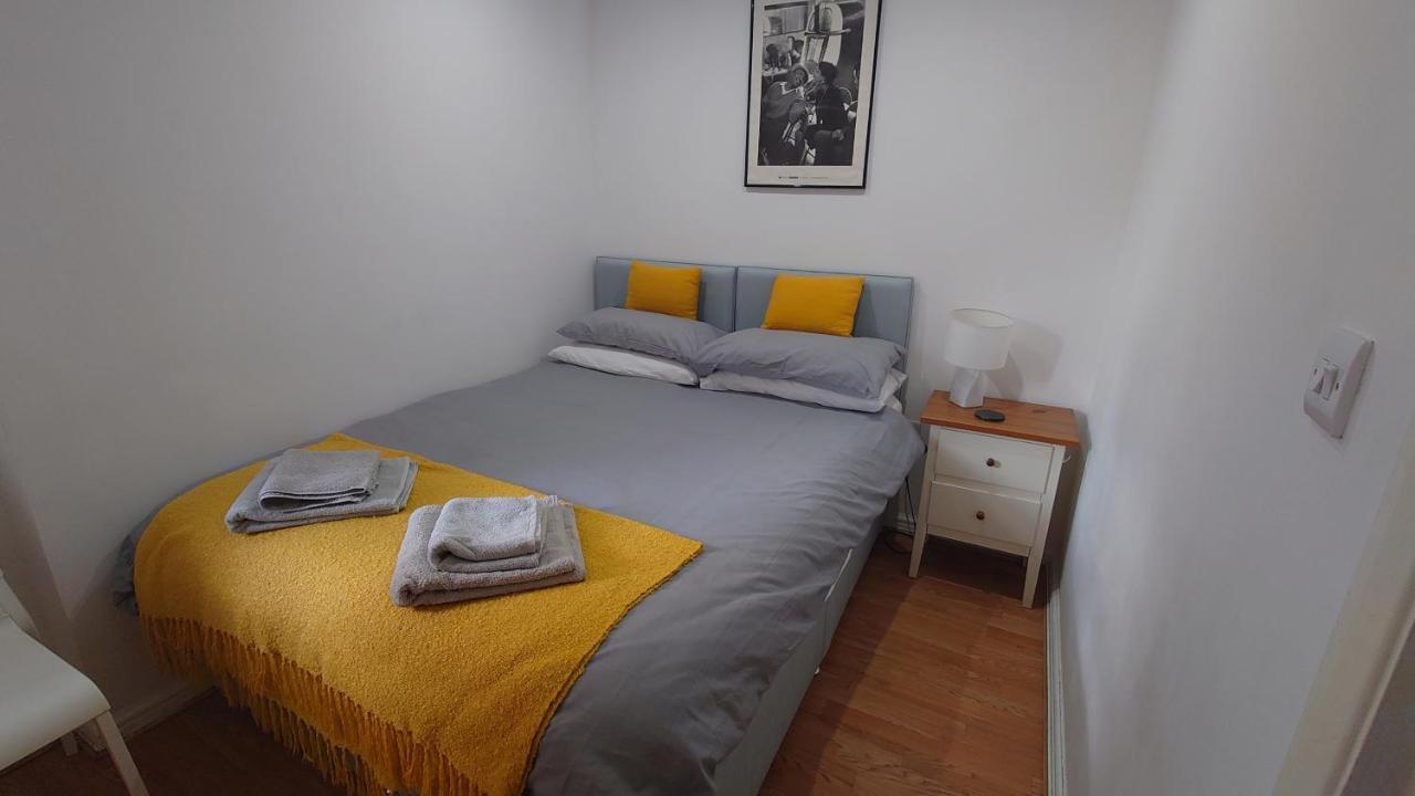 Molesey Near Hampton Court, Viking Short Stays West Molesey Экстерьер фото