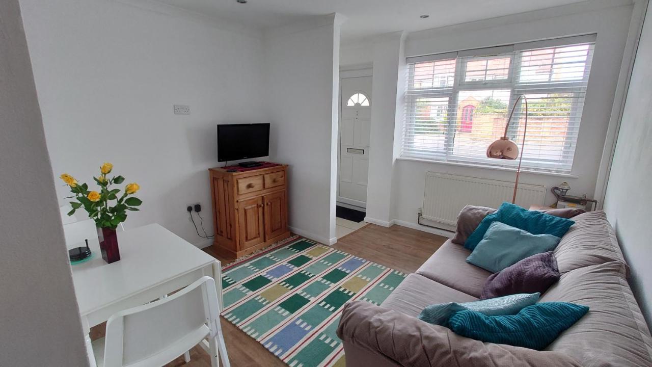 Molesey Near Hampton Court, Viking Short Stays West Molesey Экстерьер фото