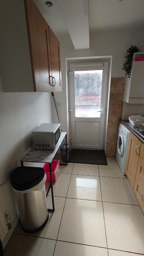 Molesey Near Hampton Court, Viking Short Stays West Molesey Экстерьер фото