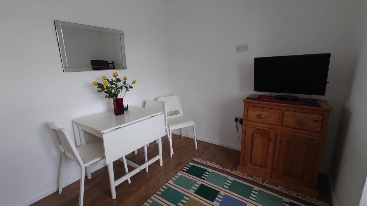 Molesey Near Hampton Court, Viking Short Stays West Molesey Экстерьер фото
