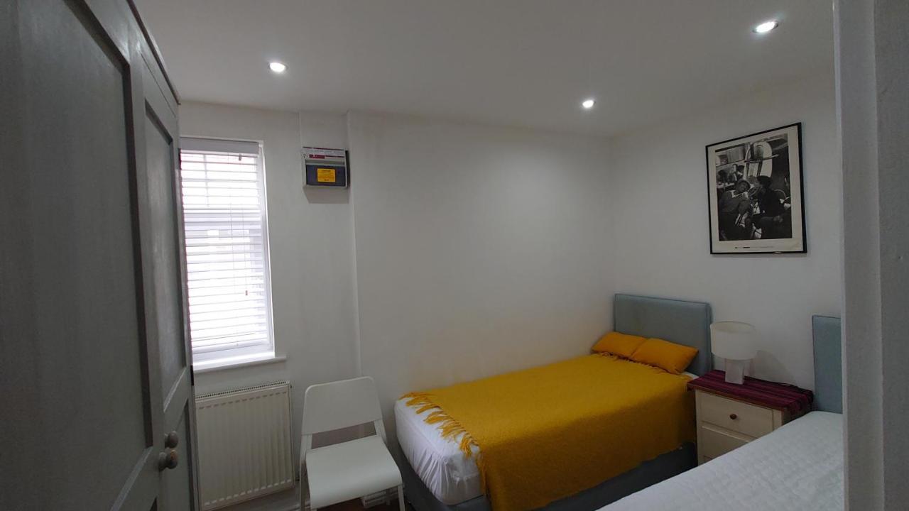 Molesey Near Hampton Court, Viking Short Stays West Molesey Экстерьер фото
